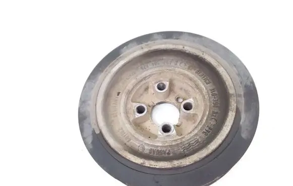 Volkswagen PASSAT B4 Crankshaft pulley 028105243K