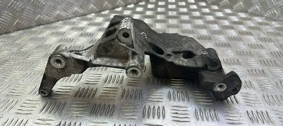 KIA Sportage Generator/alternator bracket 