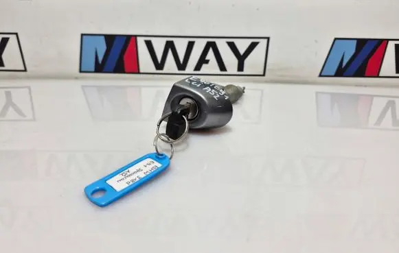 BMW 3 E90 E91 Front door lock (next to the handle) 