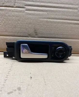 Volkswagen PASSAT B5 Front door interior handle 3B1837113C