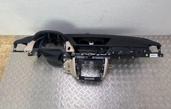 BMW X1 E84 Dashboard 1770300 56085715