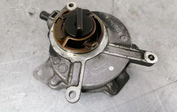 Volkswagen Eos Vacuum pump 06D145100E