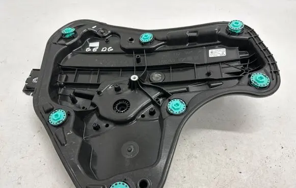 Volkswagen Golf VIII Rear window lifting mechanism without motor 5H0839402E