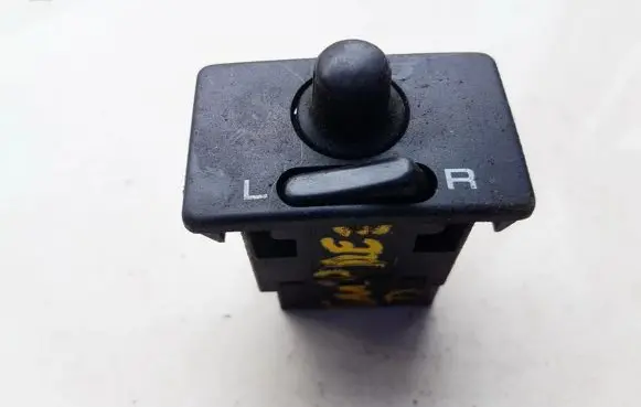 Subaru Impreza I Wing mirror switch