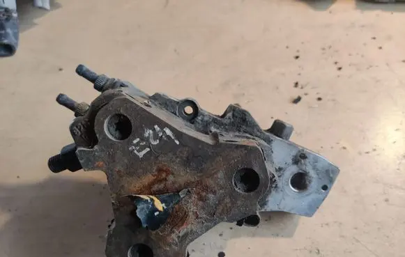 Mercedes-Benz E W211 Fuel injection high pressure pump A6480700001 0445010078