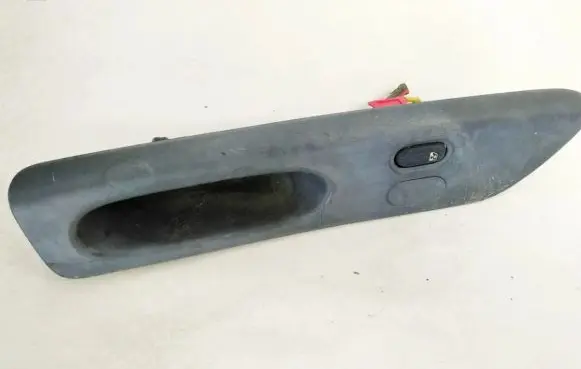 Renault Laguna I Front door window switch trim 7700822334