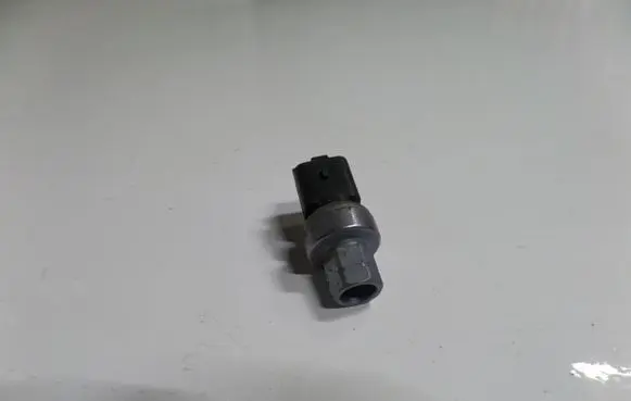 Peugeot 308 Air conditioning (A/C) pressure sensor 9647971280