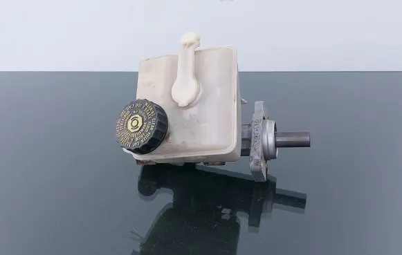 Volvo V70 Master brake cylinder 8646006