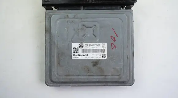 Volkswagen Polo V 6R Engine control unit/module 03F906070GF 5WP44822