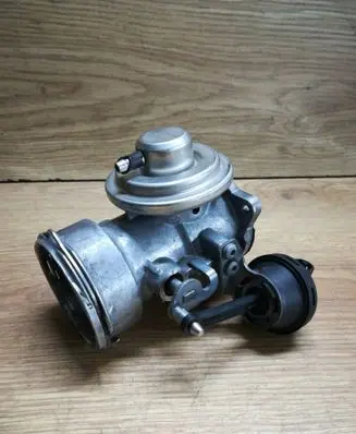 Volkswagen PASSAT B5.5 EGR valve 038131501AA