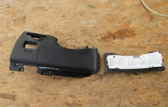 Mercedes-Benz SL R231 Dashboard lower bottom trim panel 1728601402 307050199AD 190370182