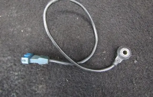 Audi A4 S4 B5 8D Detonation knock sensor 054905377G 5WM1512