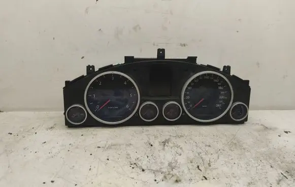 Volkswagen Touareg I Speedometer (instrument cluster) 7L6920875L