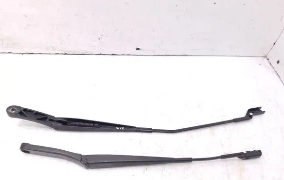 Skoda Fabia Mk3 (NJ) Front wiper blade arm 6V1955410A 6V1955409A