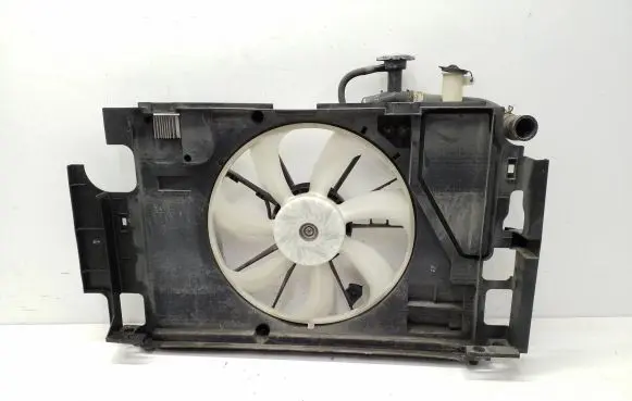 Toyota Prius c Radiator cooling fan shroud 89257499300