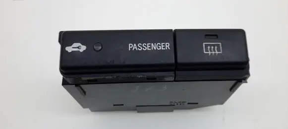 Toyota Avensis T250 Windscreen/window heater switch 8479005110