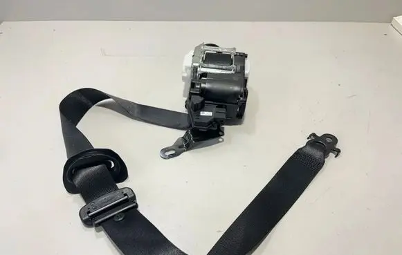 BMW X6 G06 Front seatbelt 7497849
