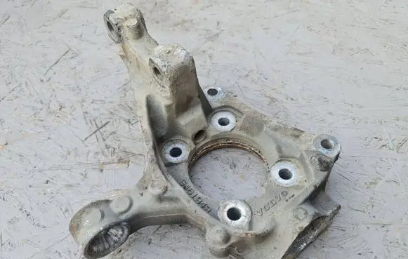 Volvo V70 Front wheel hub spindle knuckle 9461943