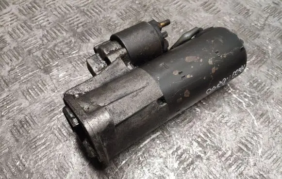 Volkswagen PASSAT B5.5 Starter motor 068911024H