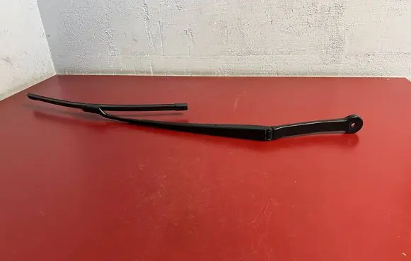 Front wiper blade arm