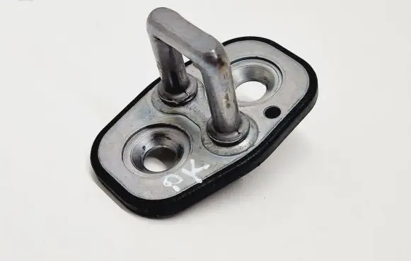 Peugeot 308 Front door lock loop/hook striker 9676066180