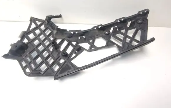 Volkswagen PASSAT B8 Front bumper mounting bracket 3G0807178