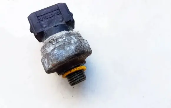 Volvo S80 Air conditioning (A/C) pressure sensor 30899051