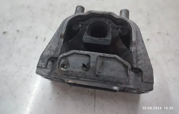 Audi A3 S3 A3 Sportback 8P Engine mount bracket 1K0199262CB
