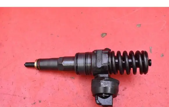 Volkswagen Golf IV Fuel injector 038130073AG