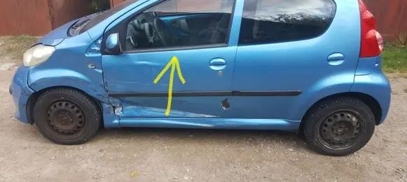 Peugeot 107 Front door window glass four-door