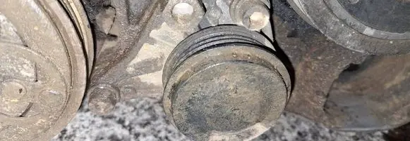 Volkswagen PASSAT B5 Generator/alternator belt tensioner 