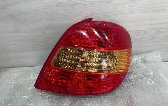 Toyota Avensis T270 Rear/tail lights 81551-05110