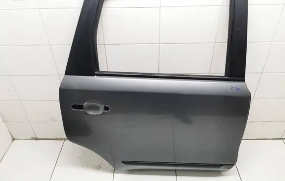 Nissan Note (E11) Rear door