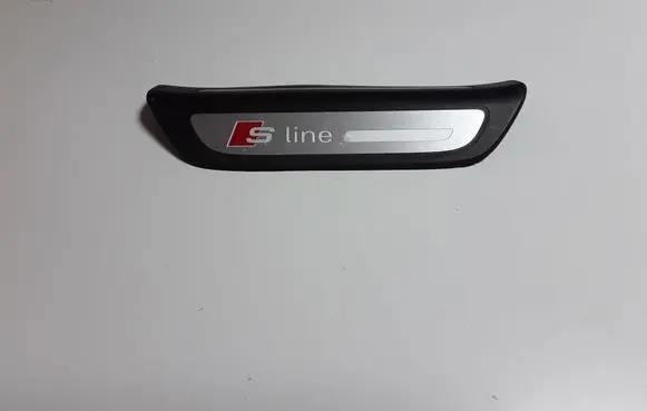 Audi Q3 8U Rear sill trim cover 8U0853376A