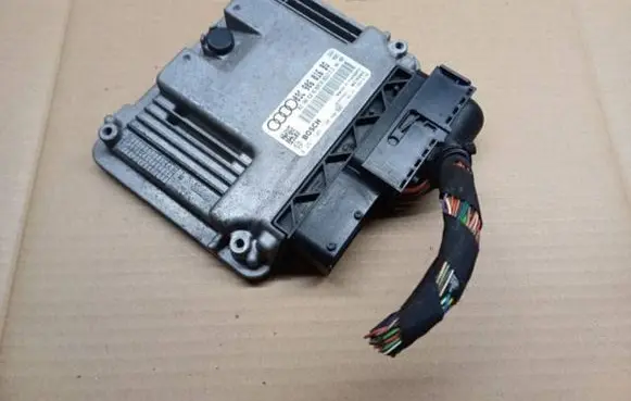 Audi A1 Engine control unit/module 03C906016BG 0261S06190