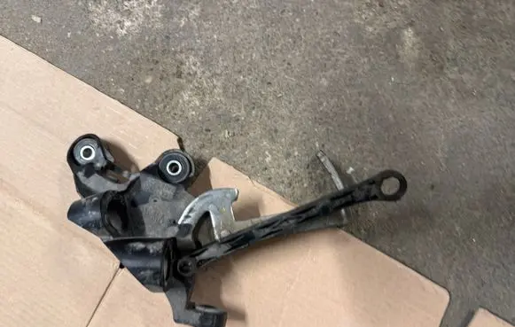 Seat Leon IV Gear shift cable bracket 5WA711789