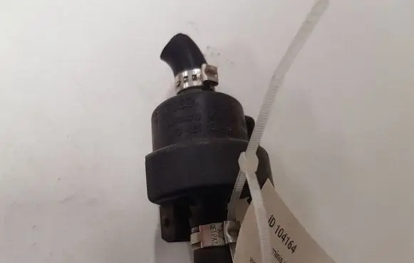 Volkswagen PASSAT B5 Vacuum valve 058133459