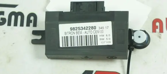 Peugeot 5008 Door control unit/module 9825342280