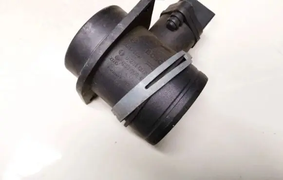 Volkswagen Golf V Mass air flow meter 0281002531 038906481B