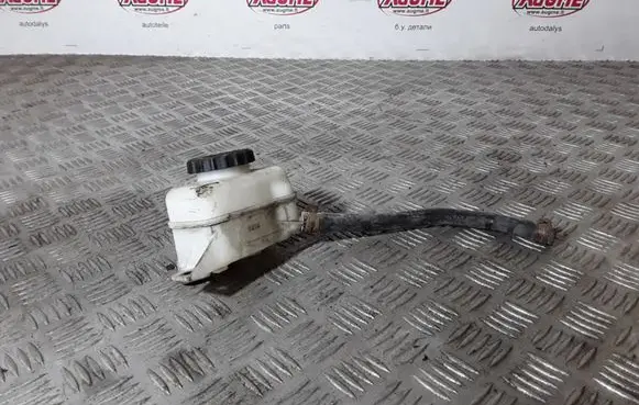 Lexus RX 330 - 350 - 400H Brake fluid reservoir 