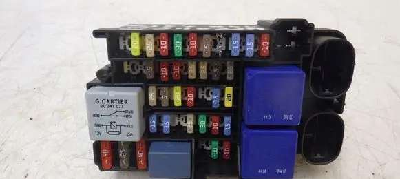 Renault Megane III Fuse box set 1801330-1