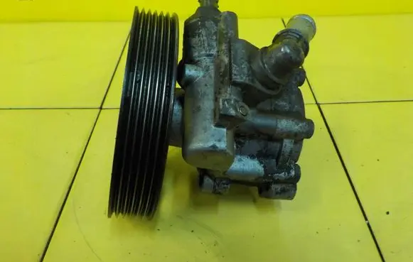 Citroen C4 II Picasso Power steering pump 1440121180