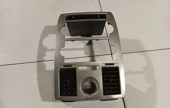 Chrysler 300 - 300C Dash center air vent grill 