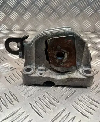 Volvo V70 Engine mount bracket 30776354