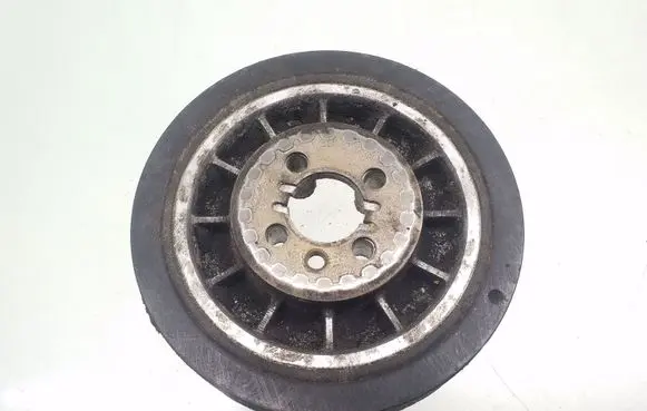 Volkswagen PASSAT B4 Crankshaft pulley 028105243K