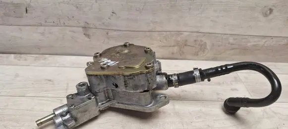 Volkswagen PASSAT B5.5 Vacuum pump 038145209A