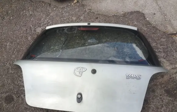 Toyota Yaris Tailgate/trunk/boot lid