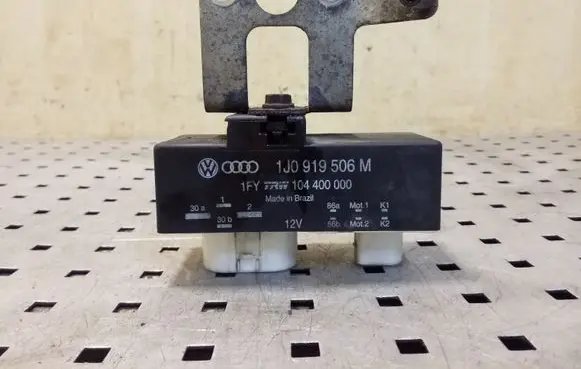 Volkswagen Polo V 6R Coolant fan relay 1J0919506M 104400000
