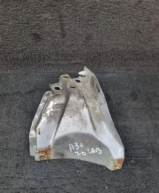 Audi A3 S3 8L Fender mounting bracket 8L0821136