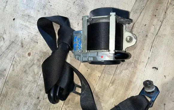 Mitsubishi Colt CZ3 Front seatbelt 605843800 606843800